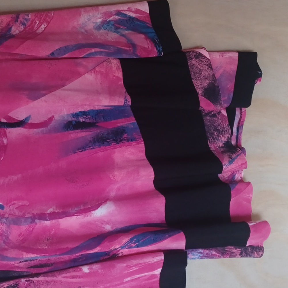 Pretty Woman Pink 3/4 Sleeve Top, Asymetrical Hem, Abstract Design, Stretchy - Picture 5 of 11